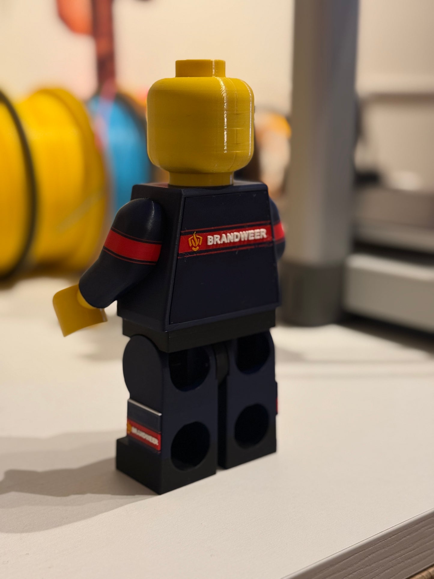 Brandweer medewerker in operationeel uniform - 20CM hoog
